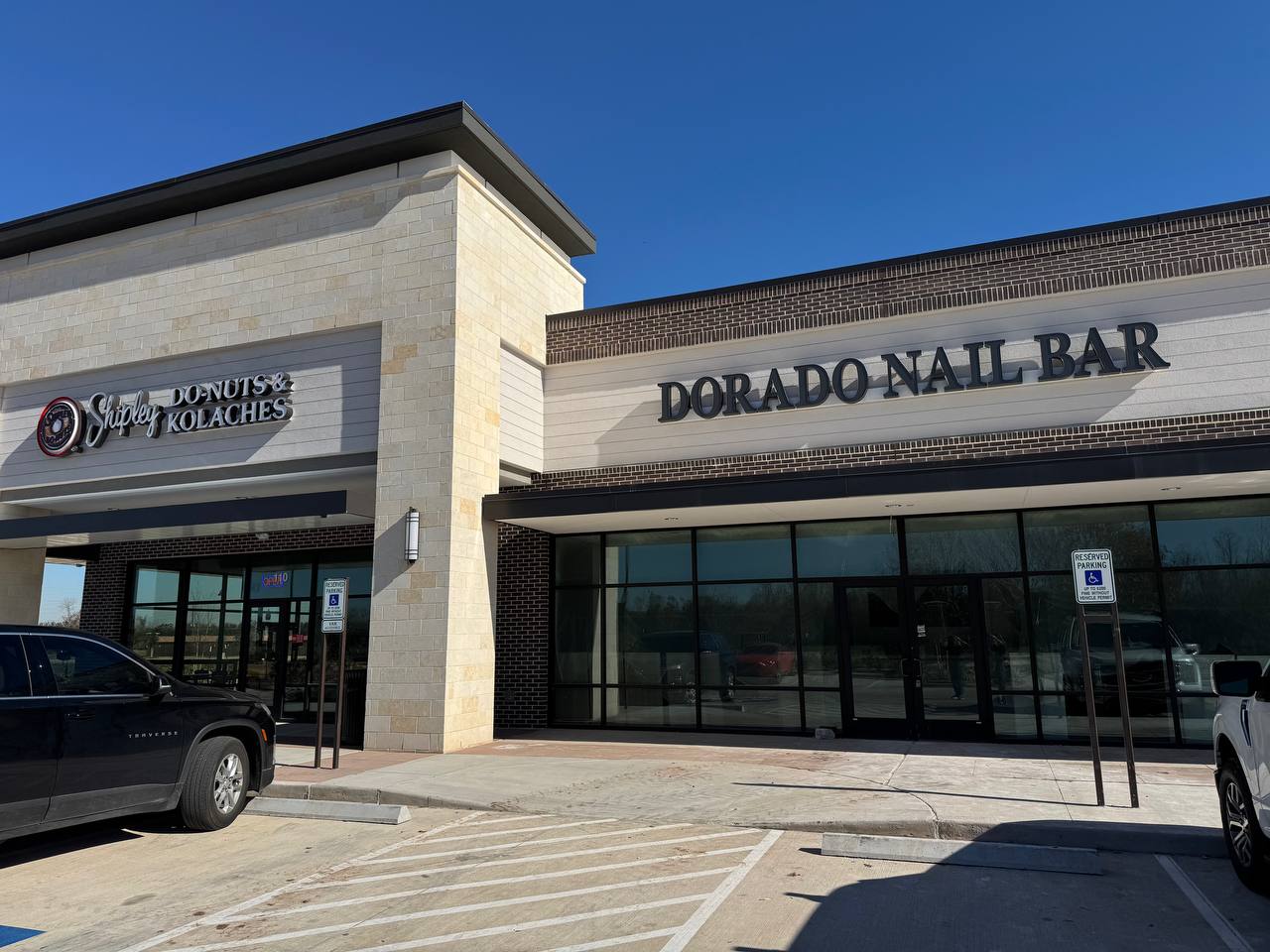 Dorado Nail Bar logo